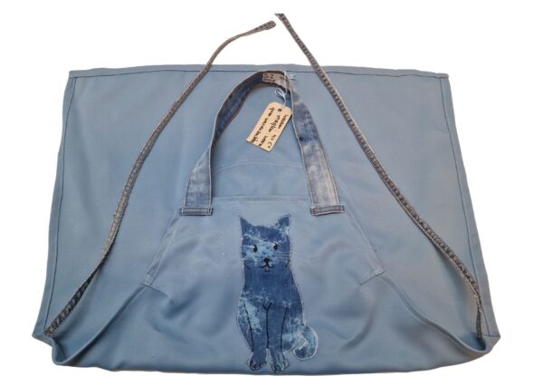 Schort blauw - zittende kat