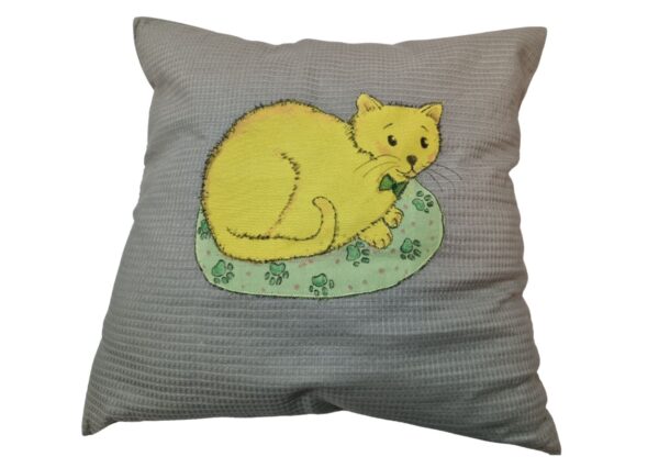 Kussen poes ùit de haag
